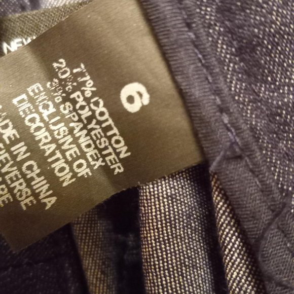 Woman's denim capri jeans by New Directions , Size 6, Dark Denim - Picture 6 of 6